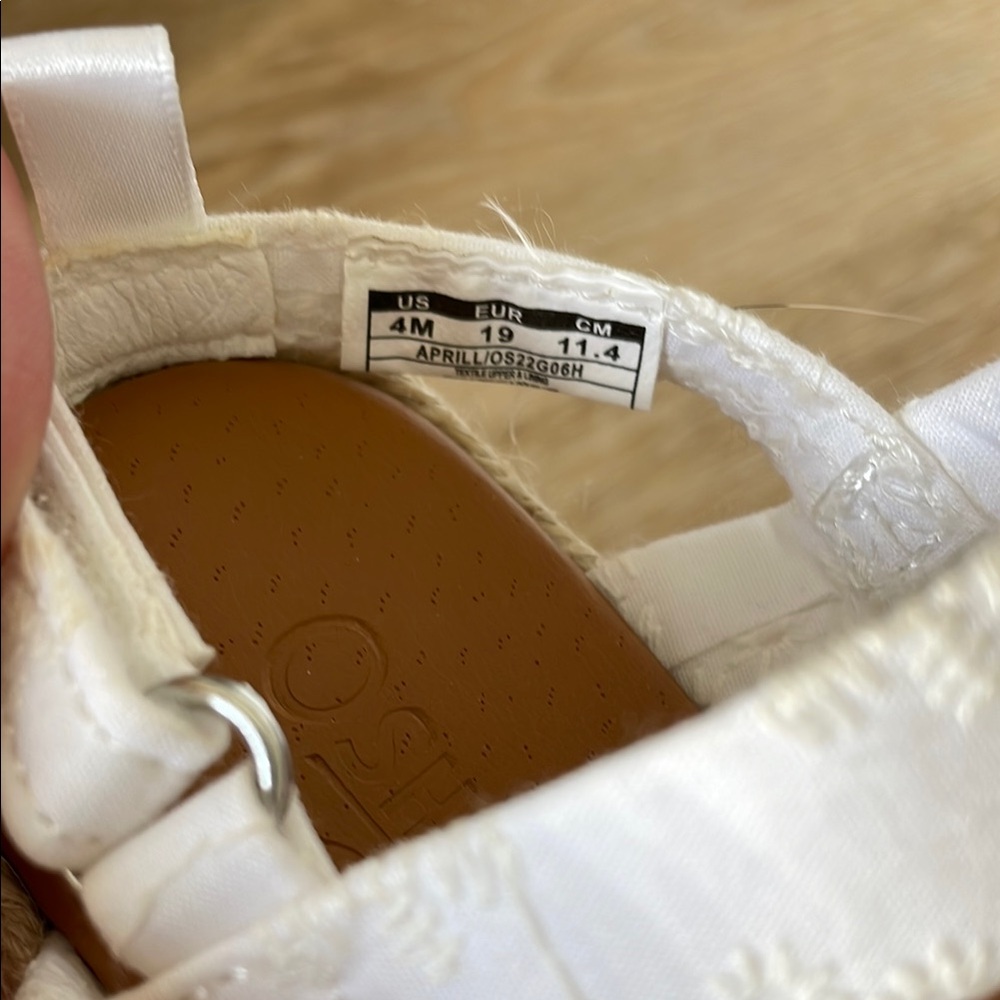 Kids White Sandals - Picture 2 of 4